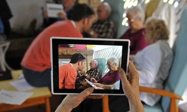 Travailleurs sociaux et médiateurs numériques : le rendez-vous manqué ?